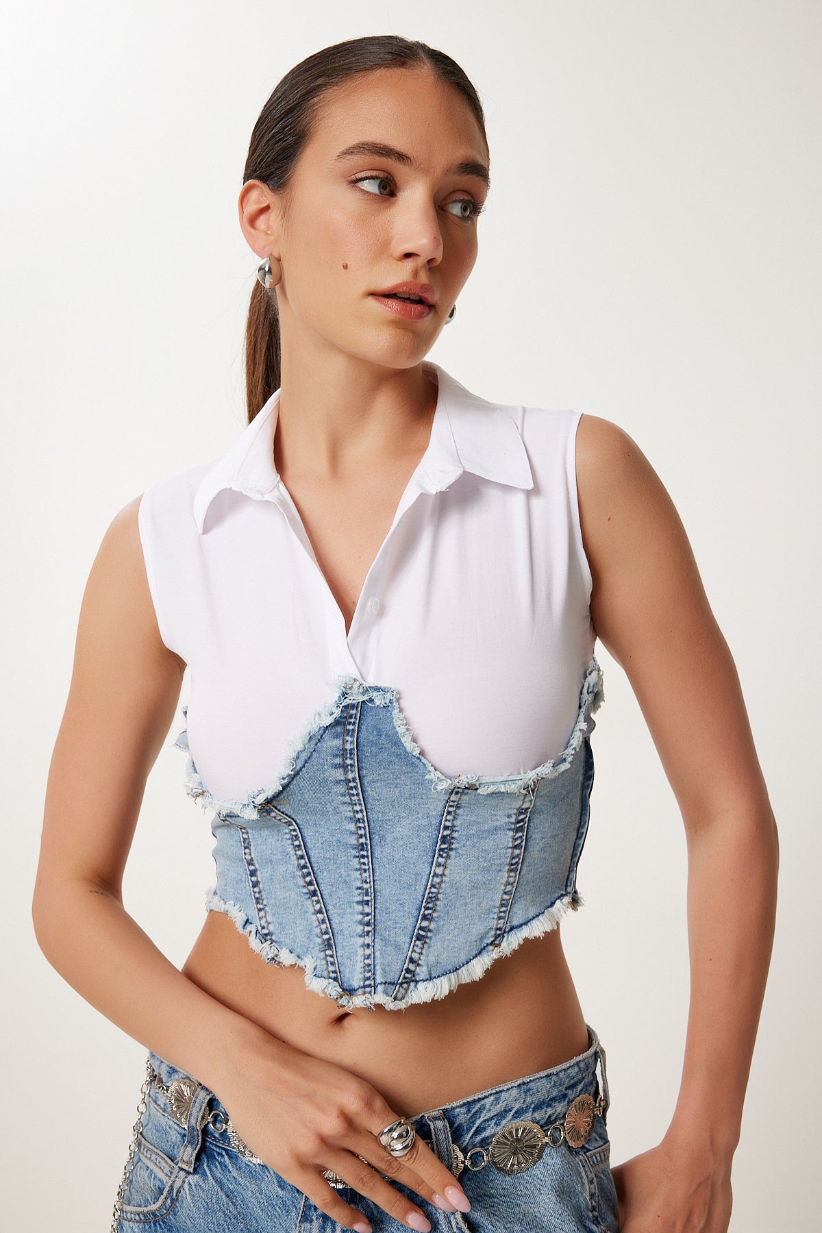 Beyaz Açık Mavi Denim Detaylı Gömlek Yaka Crop Bluz AN00252