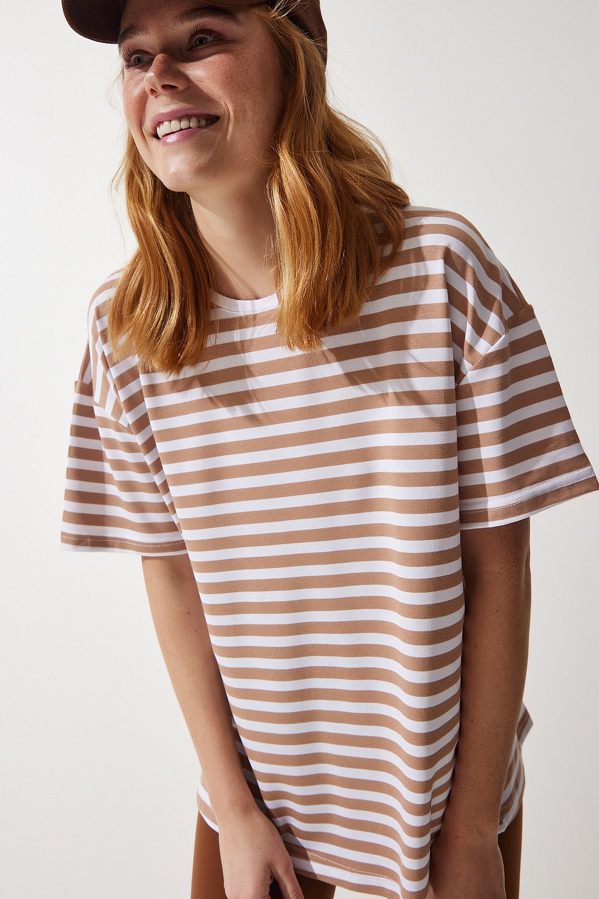 Bisküvi Bisiklet Yaka Çizgili Oversize Örme T-Shirt EN00609