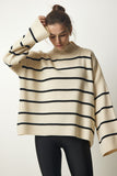 Krem Dik Yaka Çizgili Oversize Triko Kazak NF00076