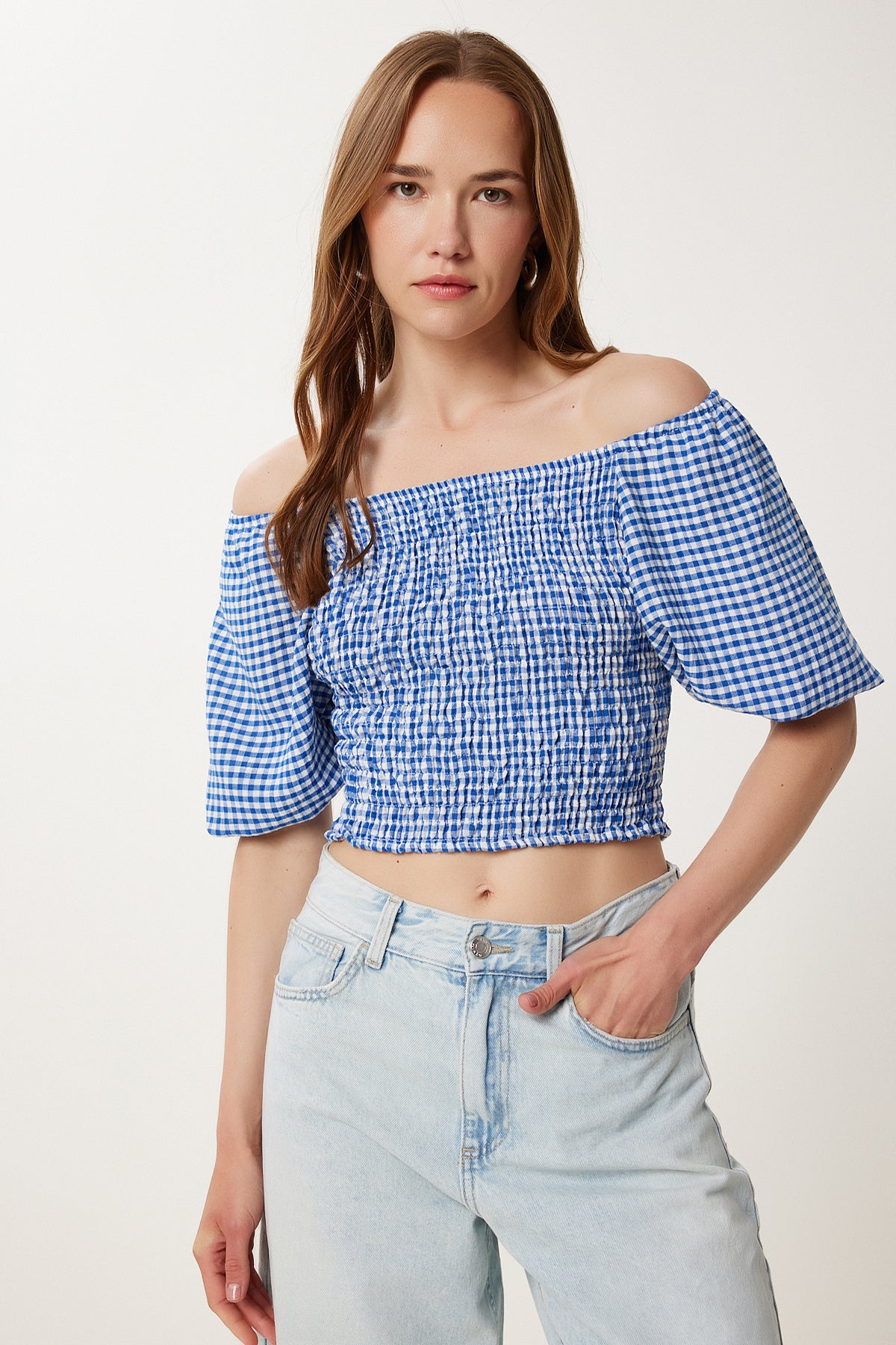 Mavi Kareli Carmen Yaka Esnek Crop Keten Bluz TP00079