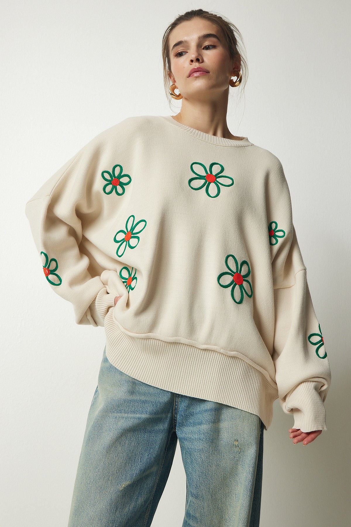 Krem Çiçek Nakışlı Oversize Triko Kazak DD01262