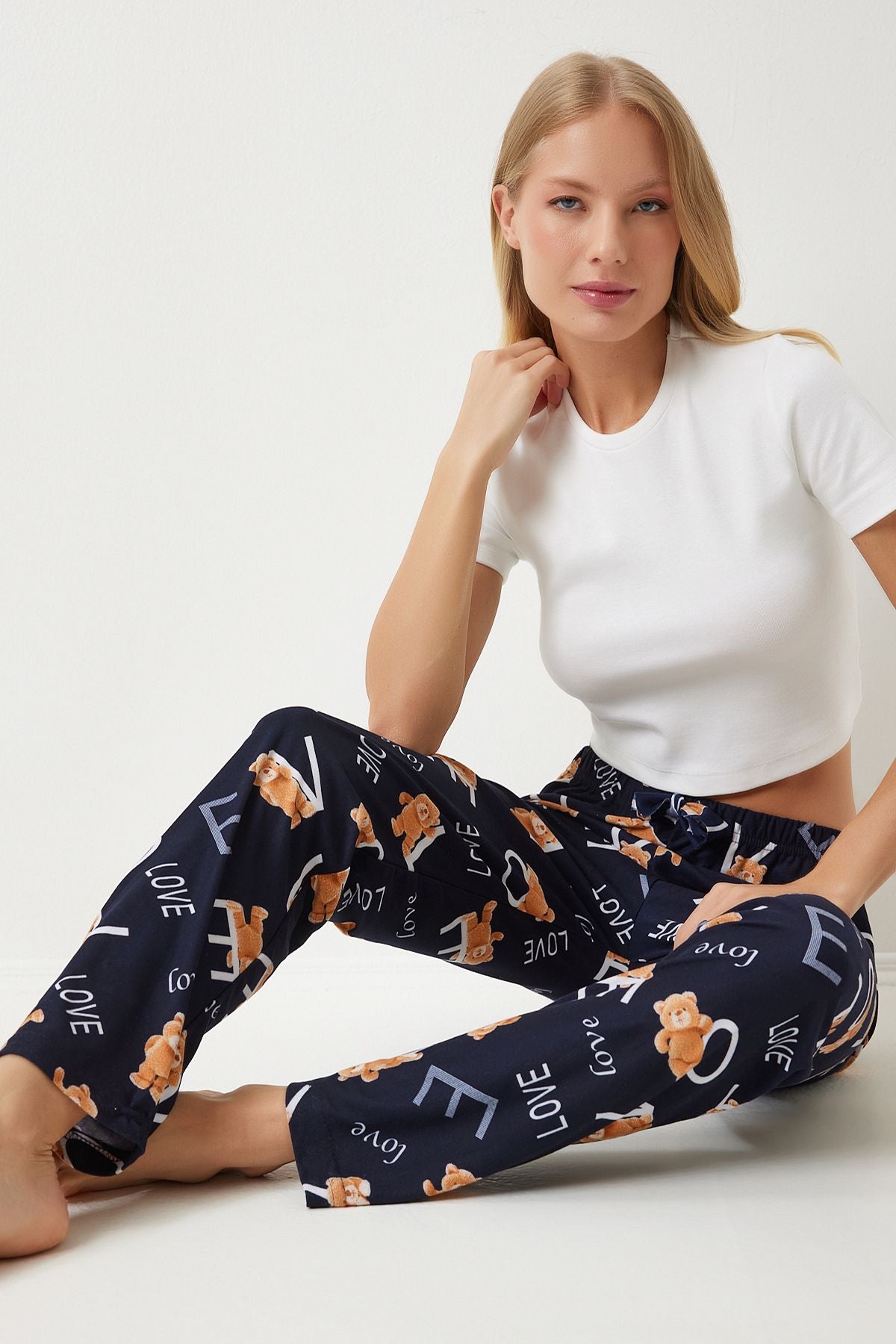 Canlı Siyah Desenli Yumuşak Dokulu Örme Pijama GF00002