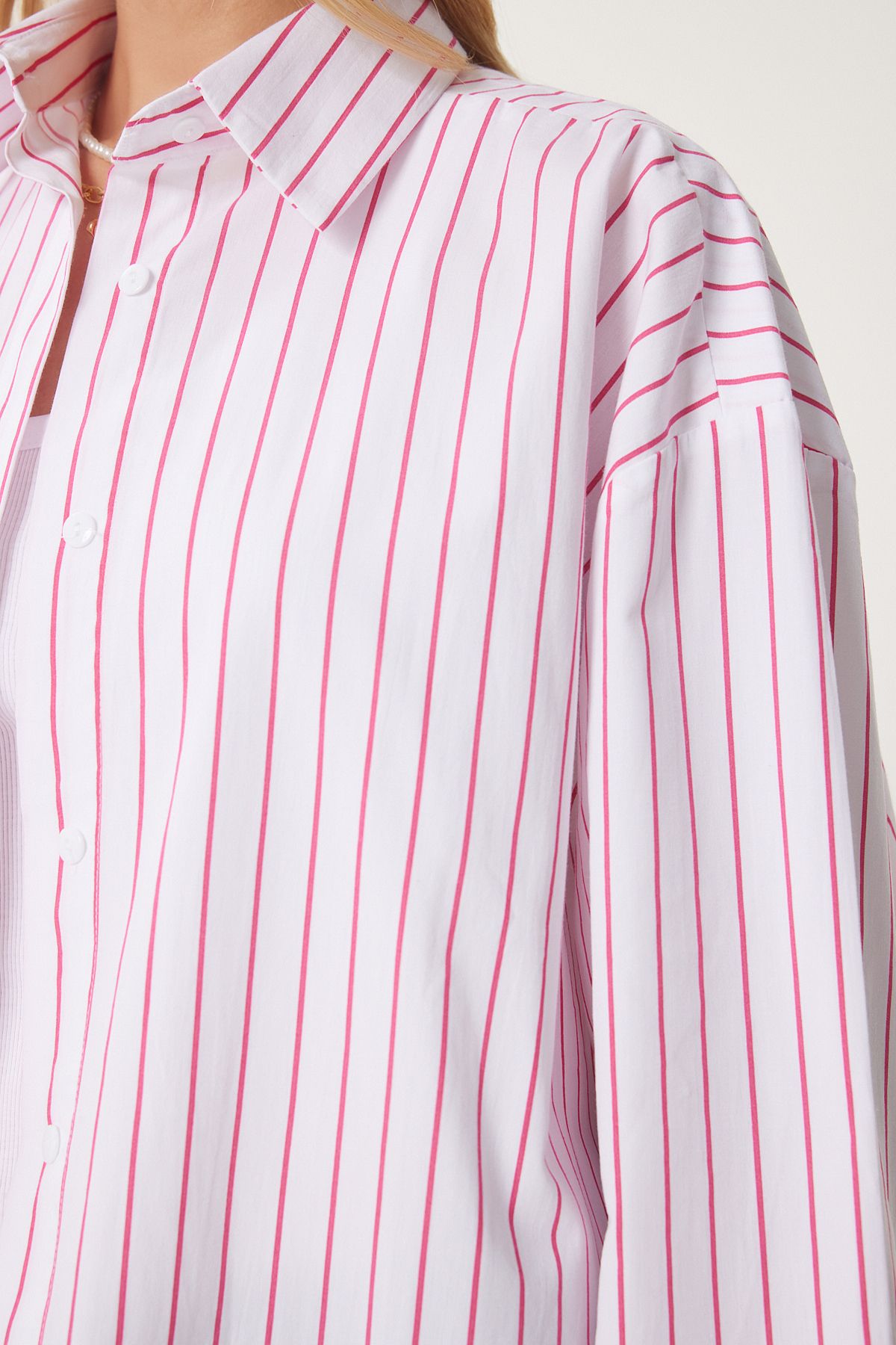 Beyaz Pembe Çizgili Oversize Uzun Dokuma Gömlek BP00168