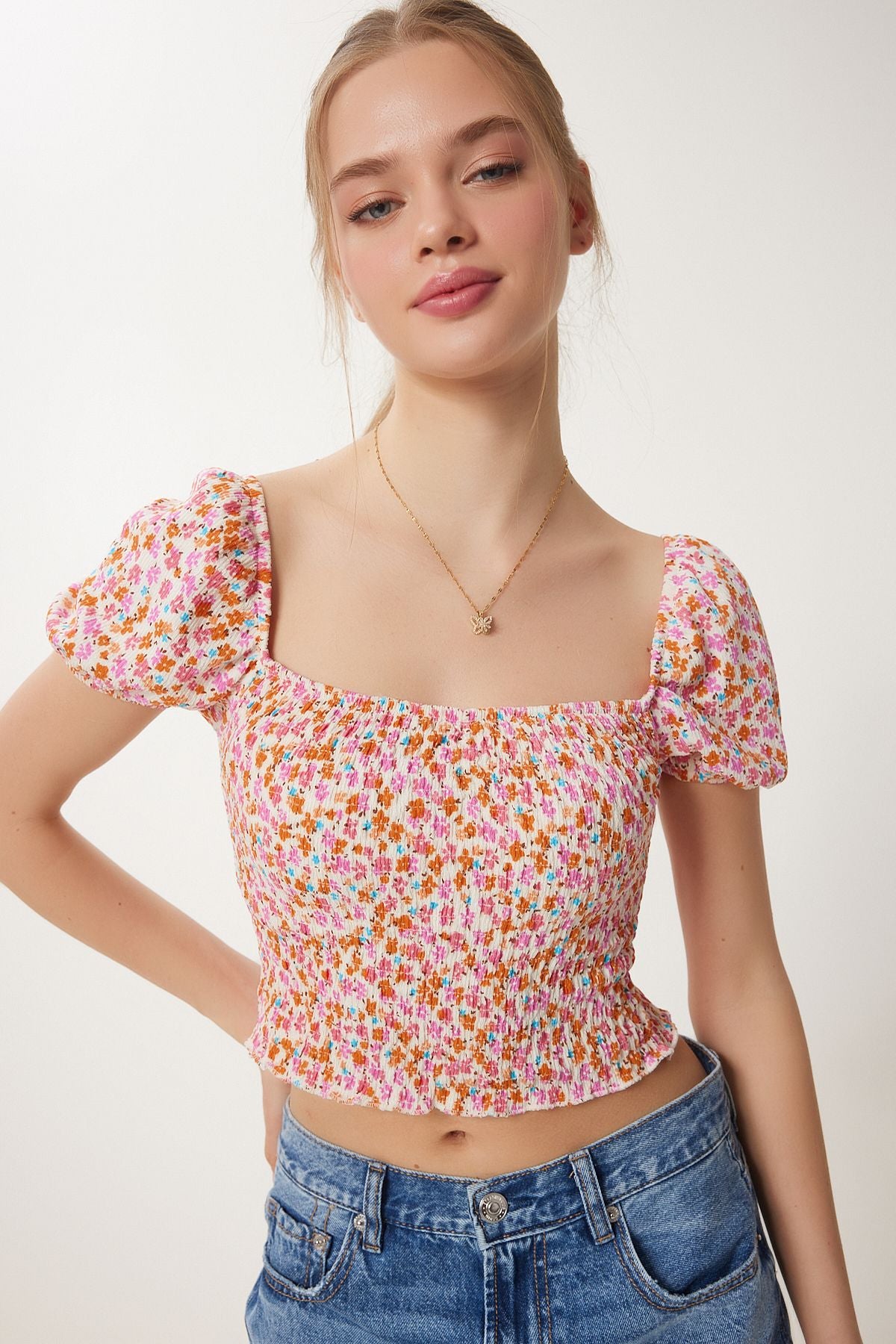 Pembe Krem Çiçekli Büzgülü Carmen Yaka Crop Örme UB00081