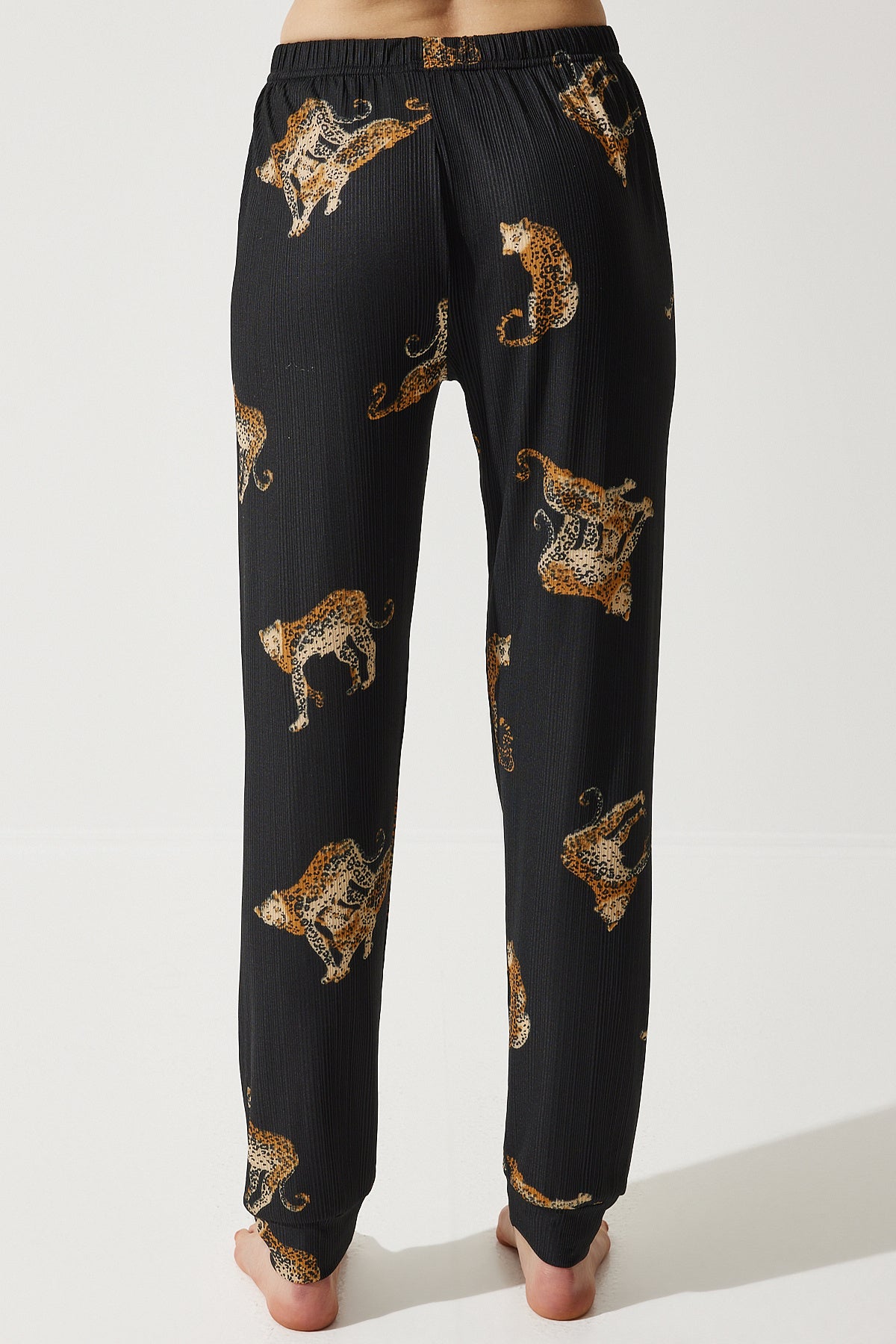 Siyah Kaplan Desenli Tokalı T-Shirt Pantolon Örme Pijama Takımı FP00004