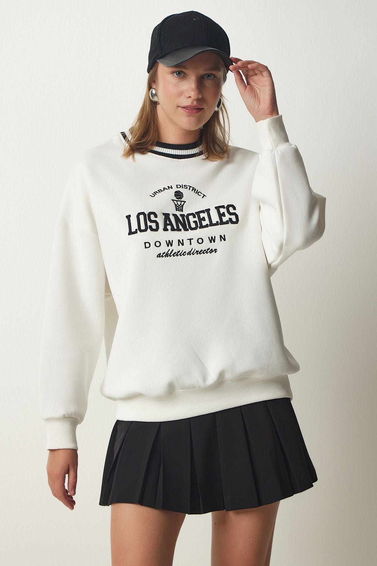 Beyaz Nakışlı Şardonlu Örme Sweatshirt HF00447