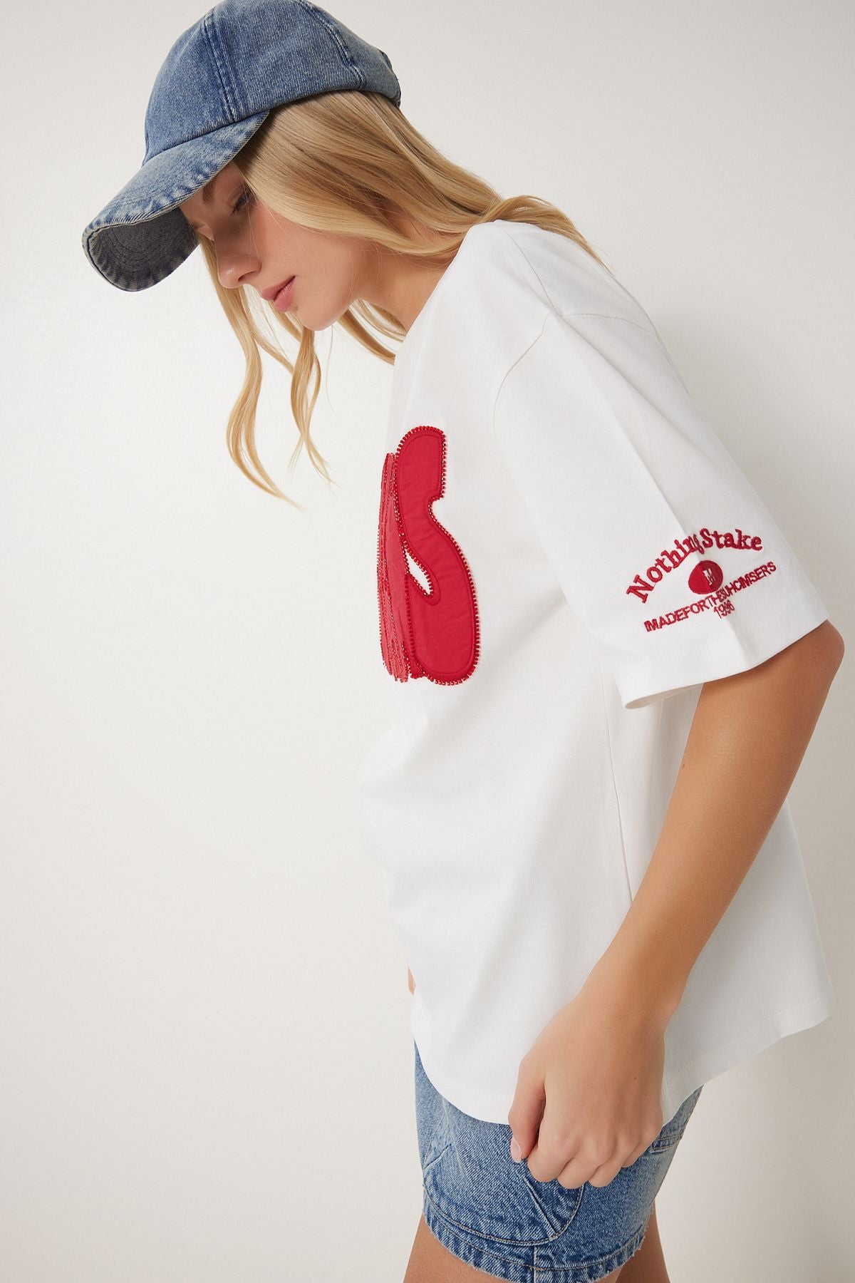 Ekru Sloganlı Boncuk İşlemeli Pamuklu T-Shirt CR00463