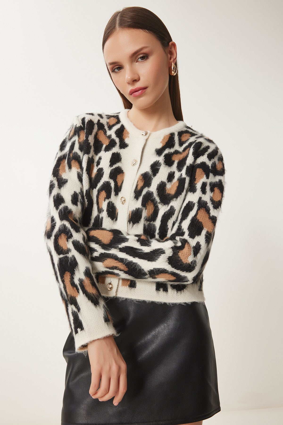 Krem Siyah Leopar Desenli Kısa Sakallı Hırka KB00040