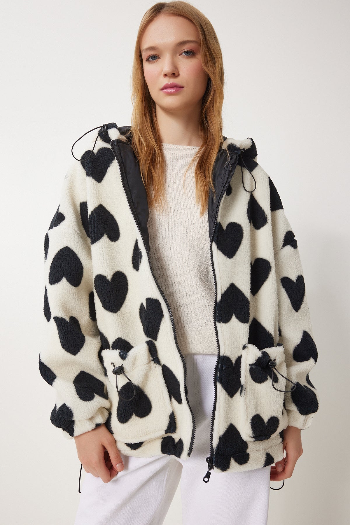 Ekru Siyah Kalpli Kapüşonlu Oversize Peluş Mont RI00001