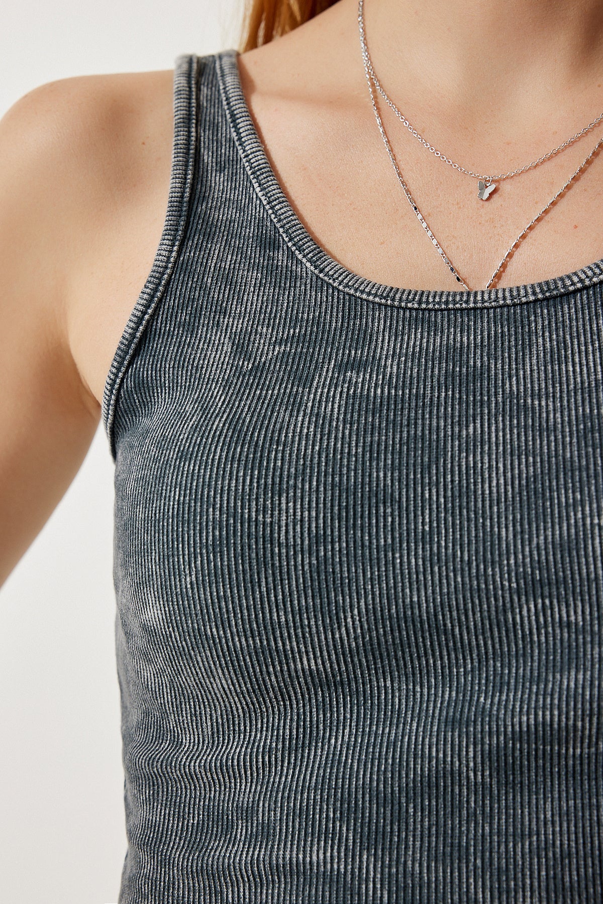 Antrasit Halter Yaka Yıkamalı Crop Örme Bluz NJ00135