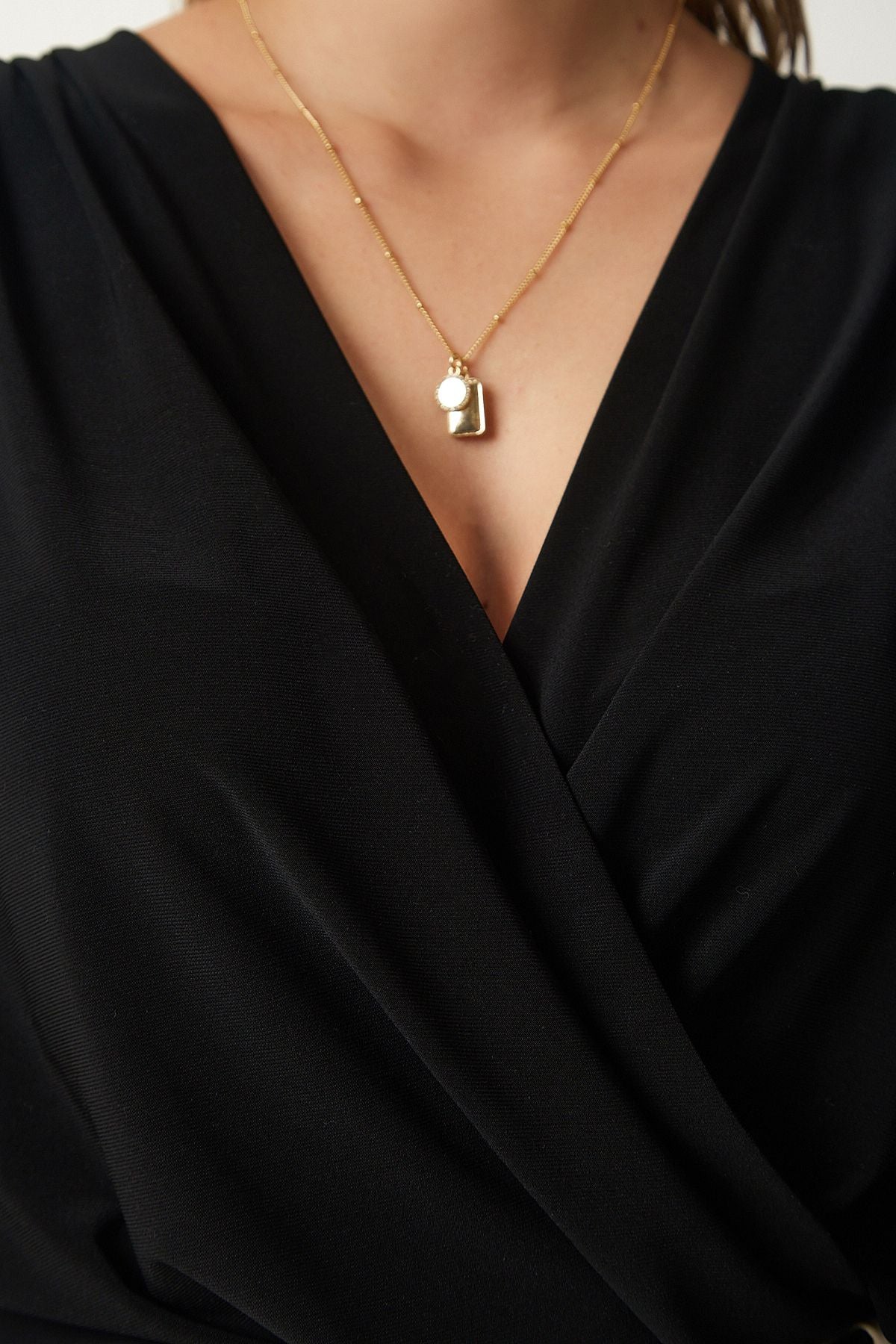 Siyah Anvelop Yaka Çıtçıtlı Örme Bluz FF00147
