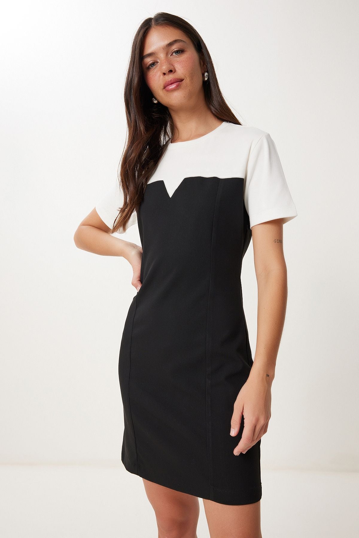 Siyah T-Shirt Detaylı Kontrast Renkli Mini Dokuma Elbise MX00214