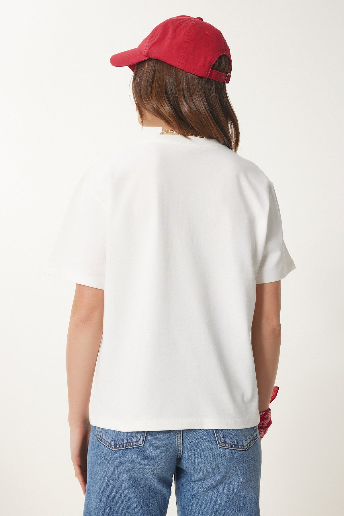 Ekru Çilekli Nakış Cepli Pamuklu T-Shirt CR00449