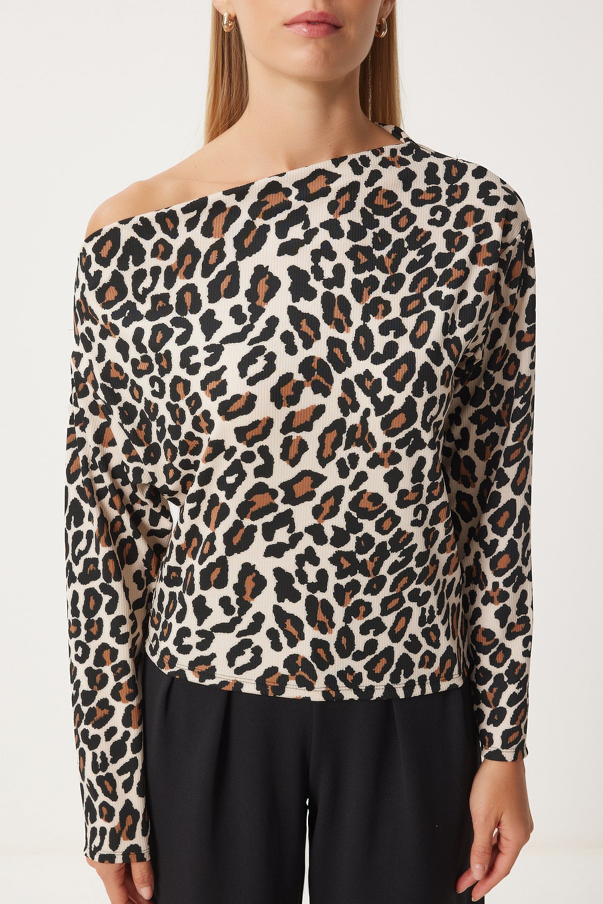 Bej Kahverengi Leopar Desenli Tek Omuz Fitilli Örme Bluz FF00166