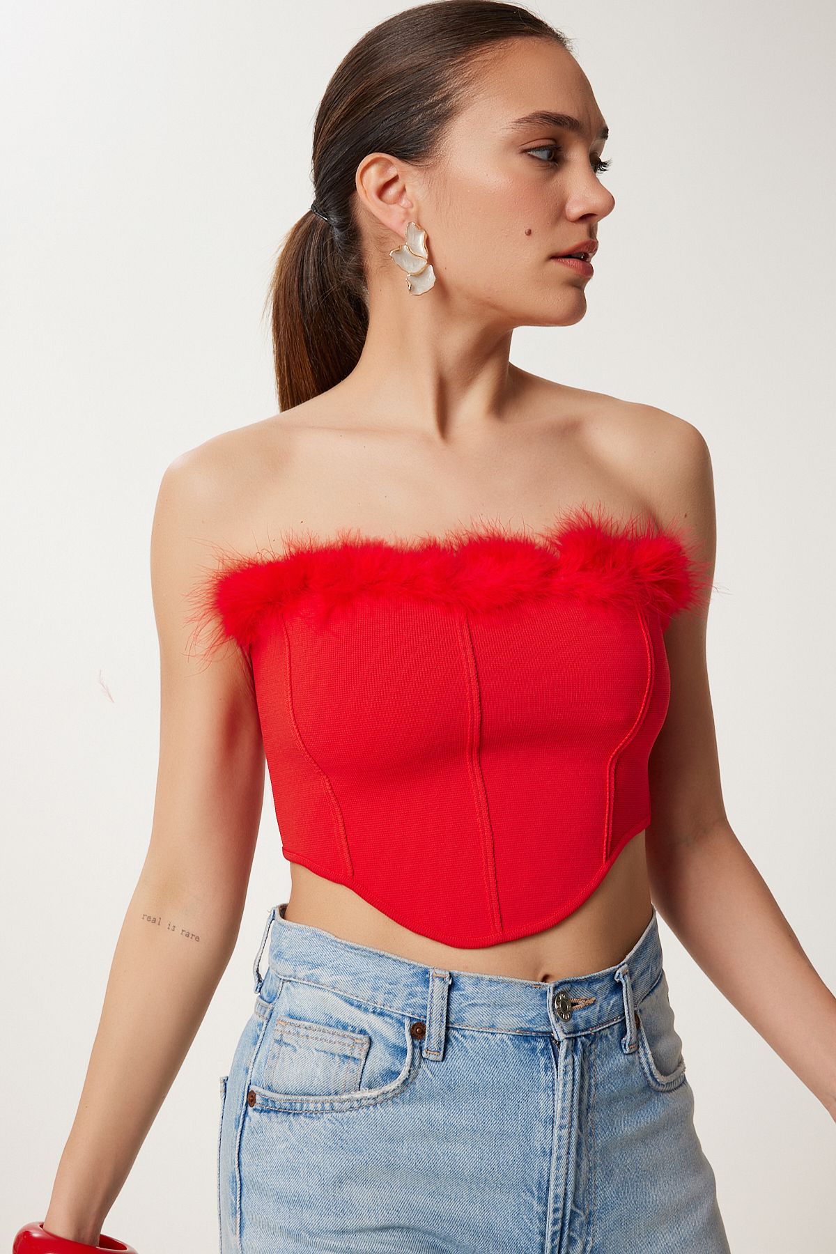 Kırmızı Tüy Detaylı Esnek Crop Büstiyer NS00428