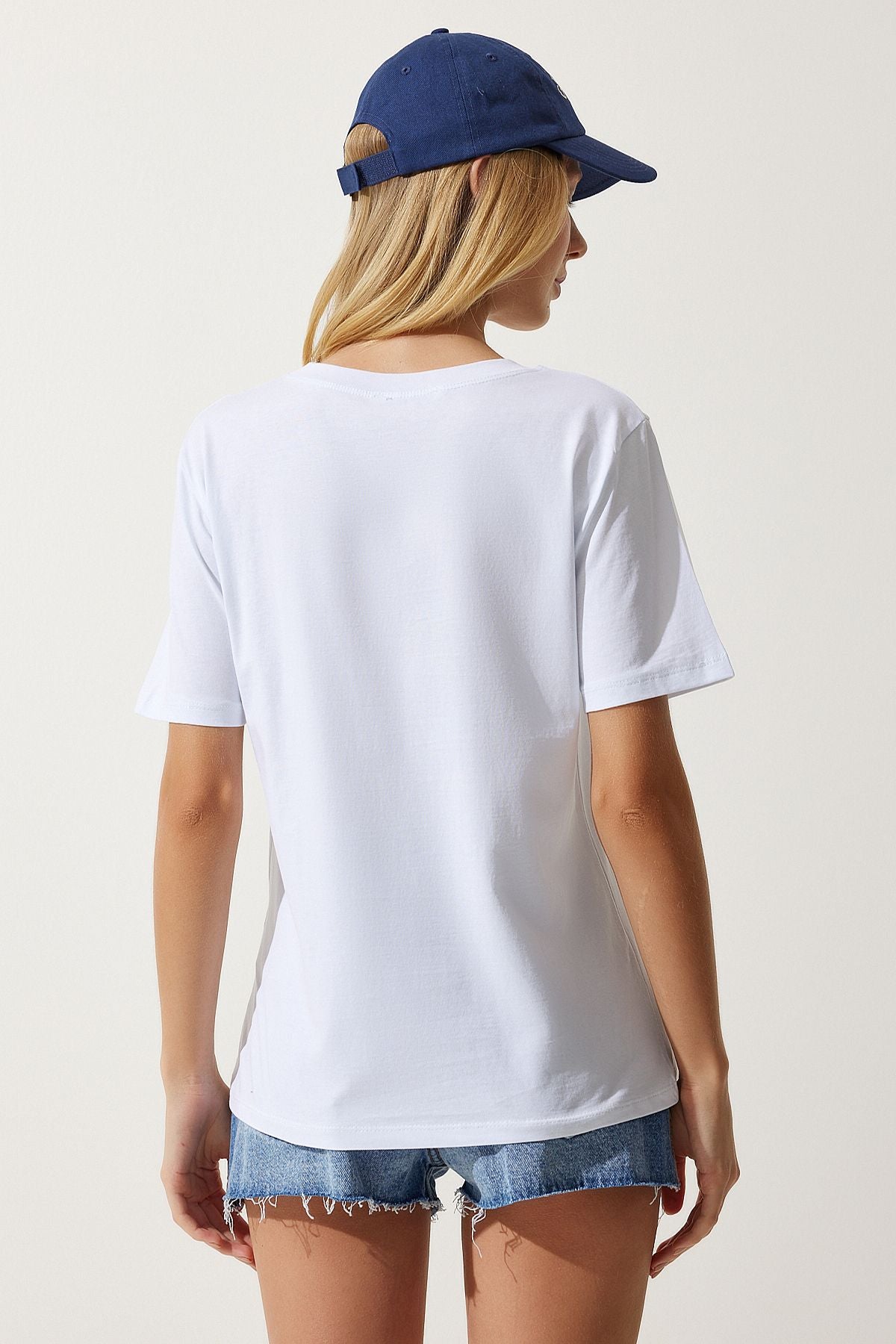 Beyaz Bisiklet Yaka İşlemeli Örme T-Shirt CR00425