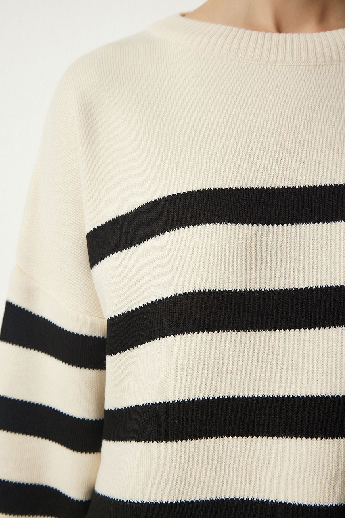 Kemik Siyah Çizgili Oversize Triko Kazak YY00182
