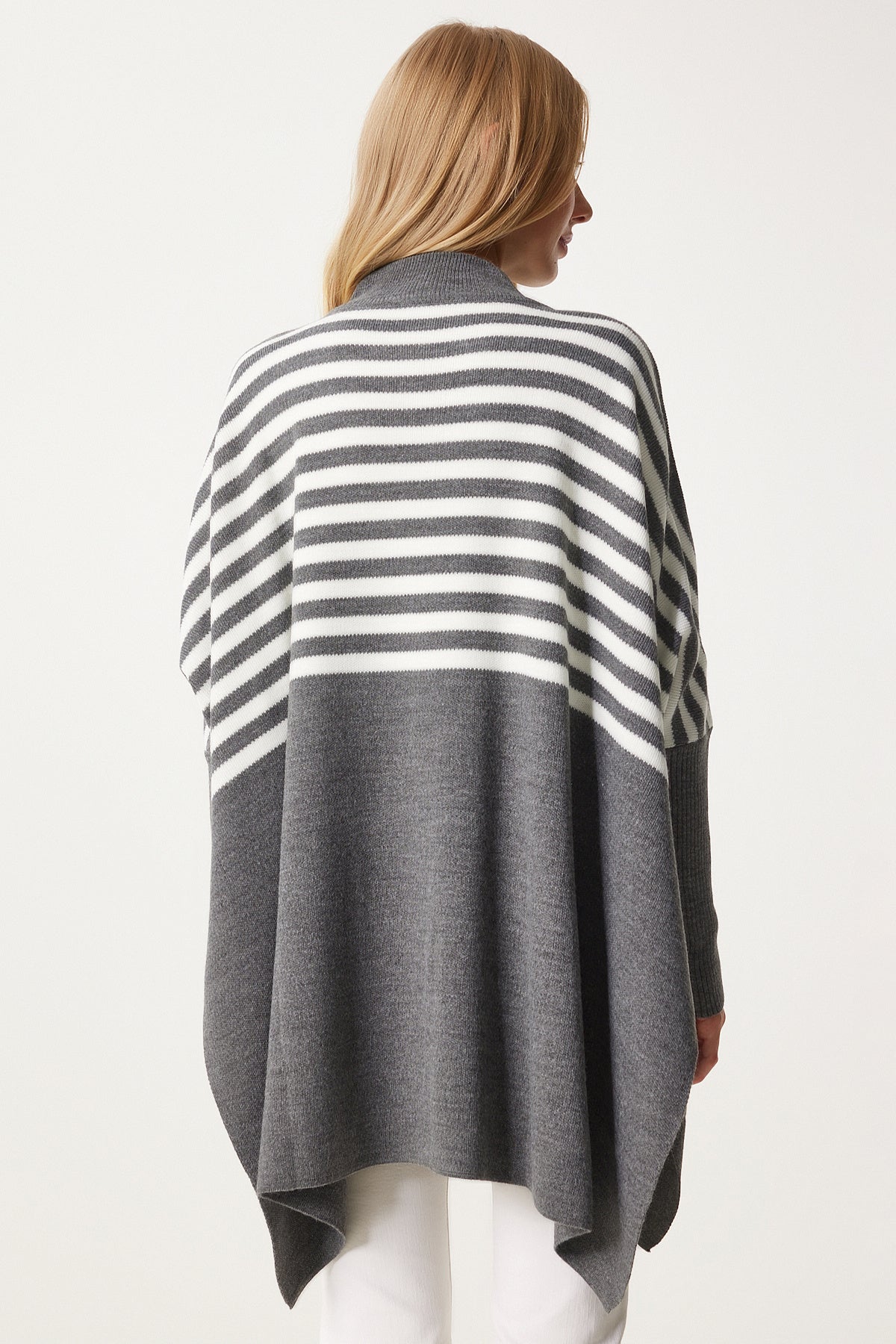 Gri Çizgili Yandan Yırtmaçlı Oversize Panço Kazak DD01336