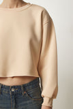 Krem Bisiklet Yaka Şardonlu Crop Örme Sweatshirt BF00085