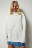 Ekru Dik Yaka Basic Şardonlu Sweatshirt UB00166