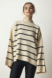 Krem Dik Yaka Çizgili Oversize Triko Kazak NF00076