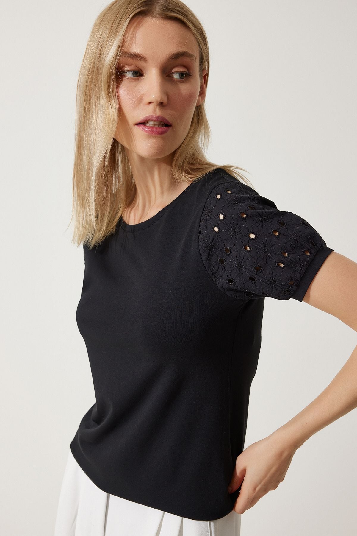 Siyah Güpür Kollu Pamuklu Basic Örme T-Shirt VF00001