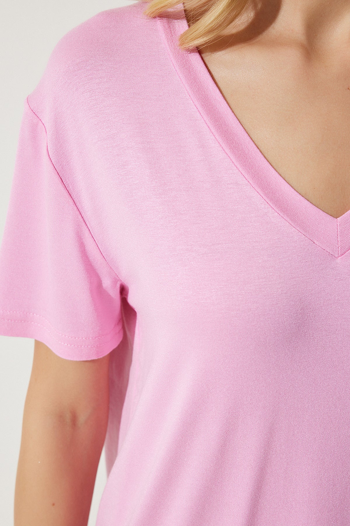 Pembe V Yaka Basic Viskon Örme T-Shirt EN00613