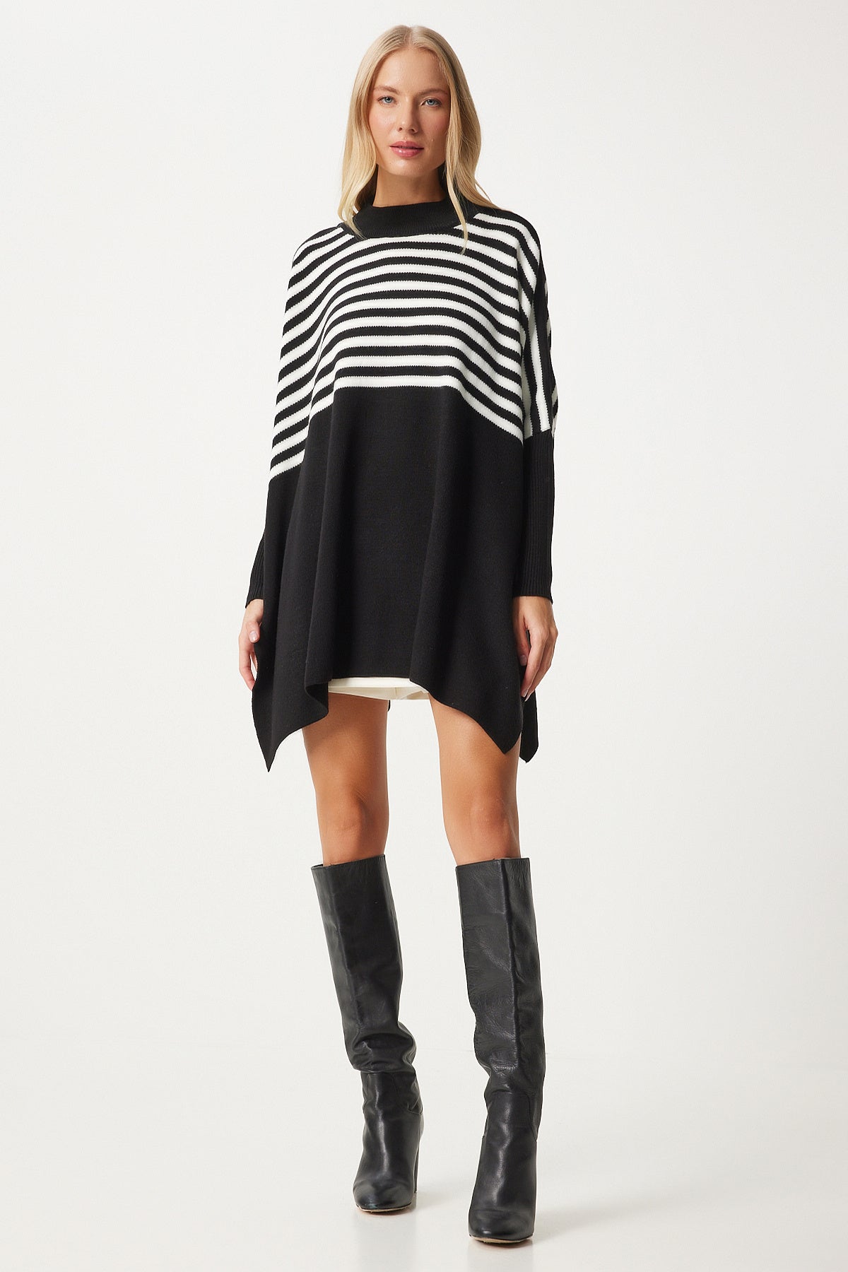Siyah Çizgili Yandan Yırtmaçlı Oversize Panço Kazak DD01336