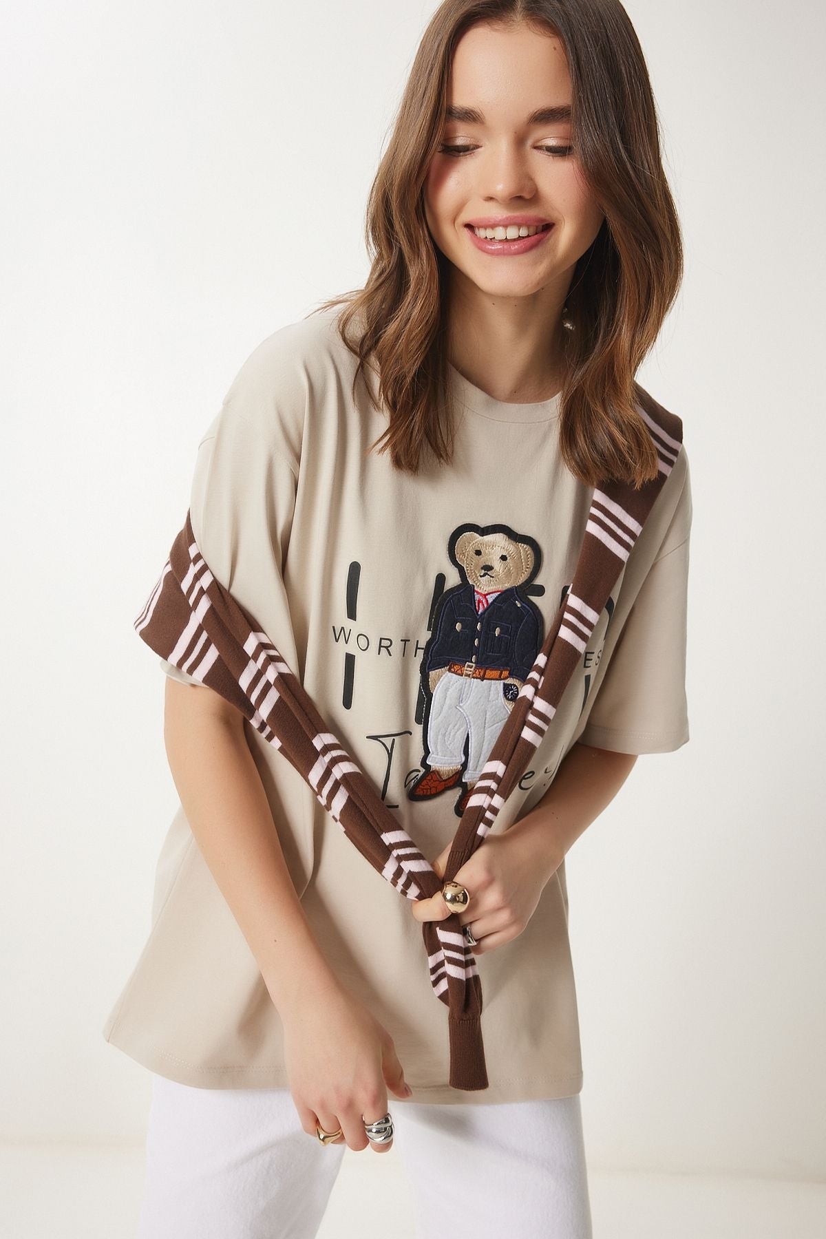 Krem Ayıcık Armalı Pamuklu Oversize Örme T-Shirt CR00452