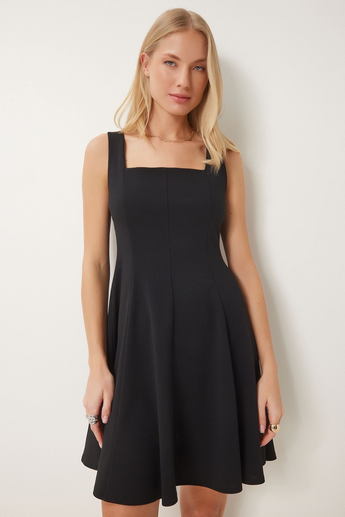 Siyah Volanlı Mini Örme Elbise UB00364