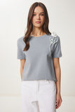 Gri Boncuklu Çiçek Detaylı Örme T-Shirt JH00051