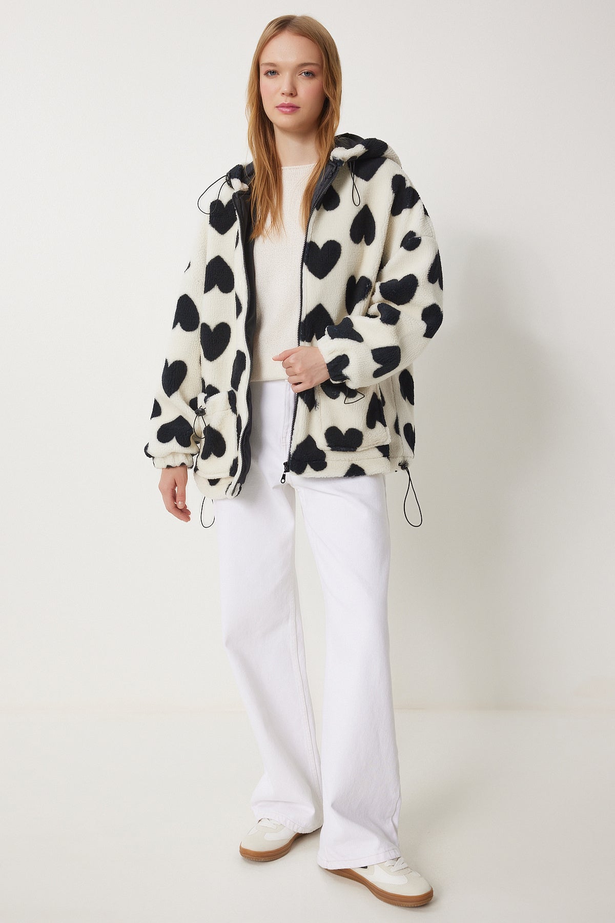 Ekru Siyah Kalpli Kapüşonlu Oversize Peluş Mont RI00001