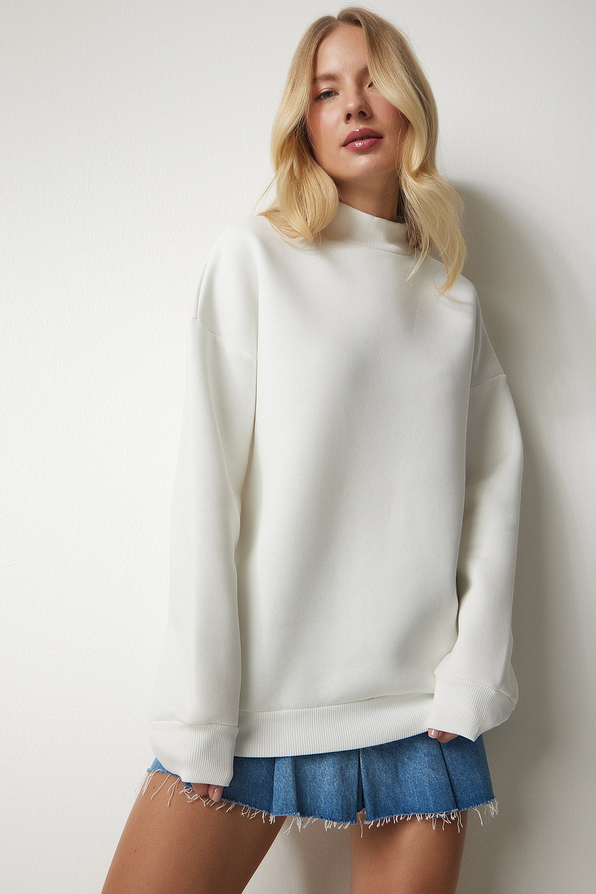 Ekru Dik Yaka Basic Şardonlu Sweatshirt UB00166