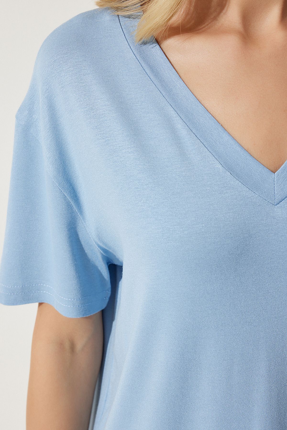Gök Mavi V Yaka Basic Viskon Örme T-Shirt EN00613