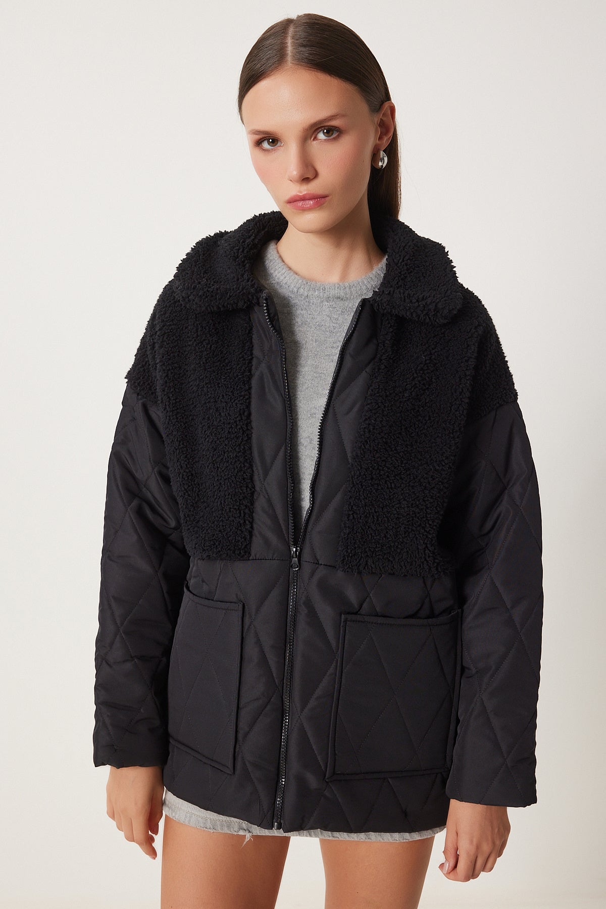 Siyah Peluş Detaylı Kapitone Mont DD01284