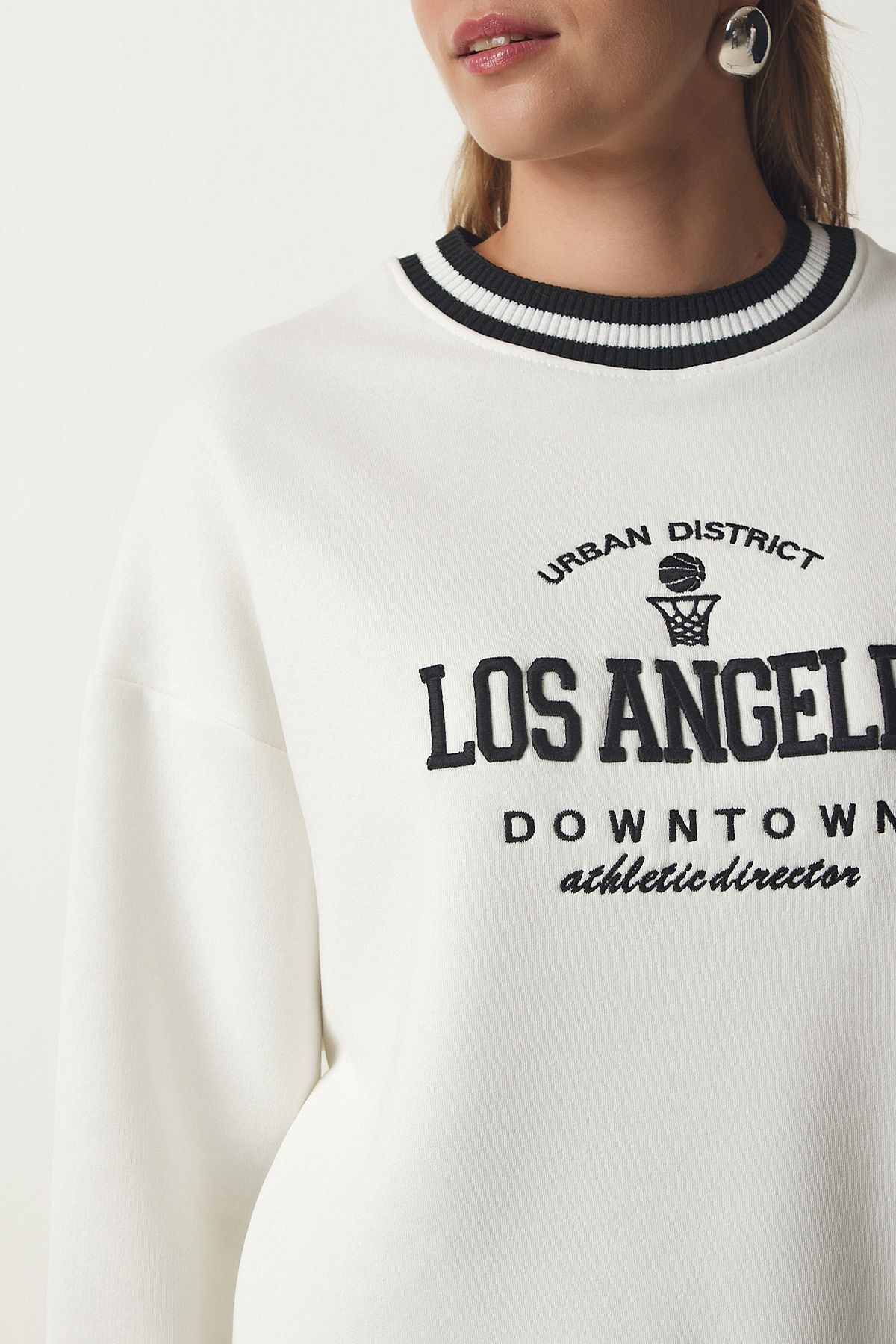Beyaz Nakışlı Şardonlu Örme Sweatshirt HF00447