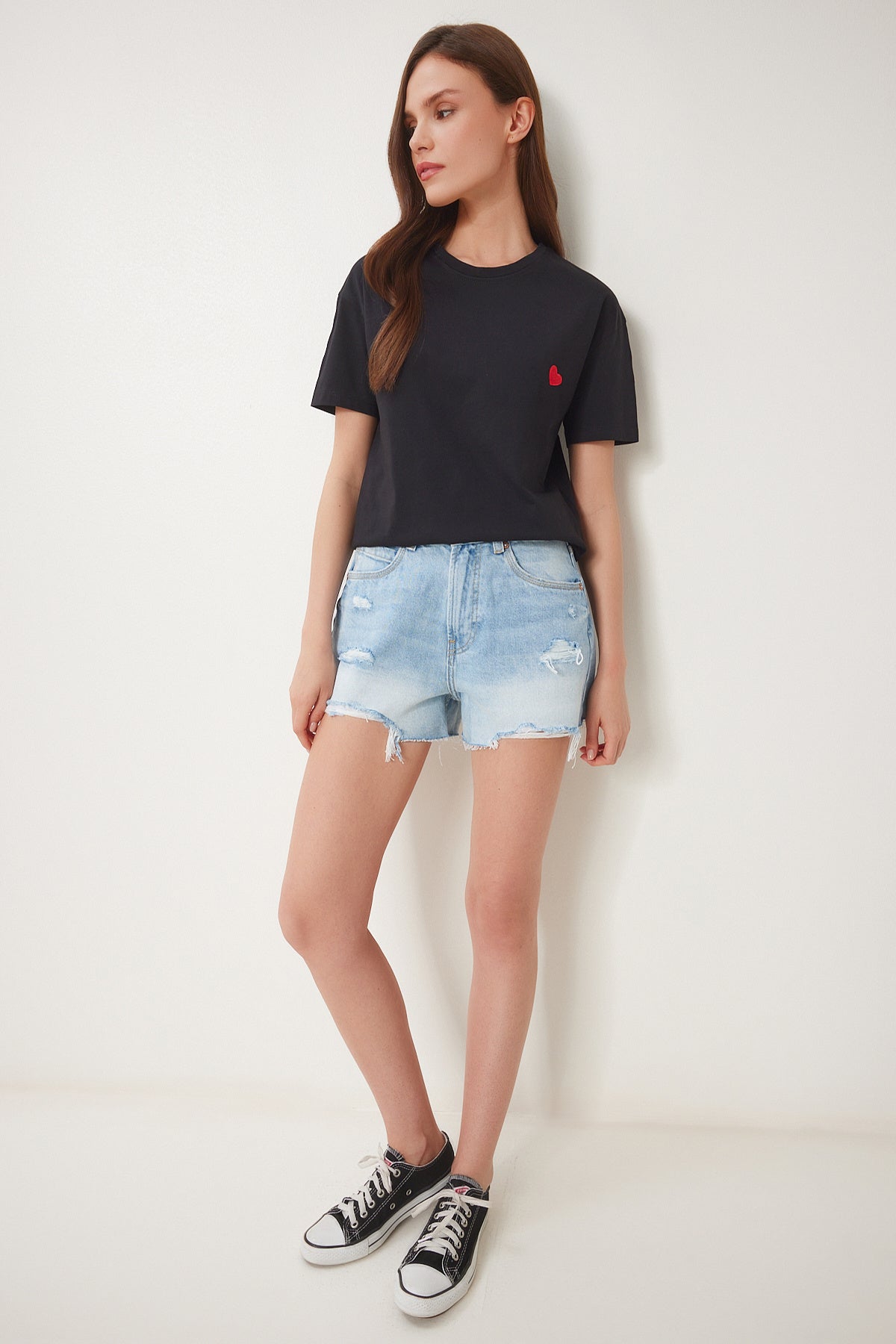 Siyah Kalp Nakışlı Pamuklu Örme T-Shirt MP00032