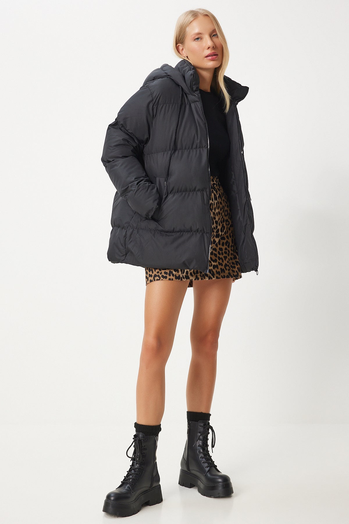 Siyah Kapüşonlu Oversize Şişme Mont RV00068