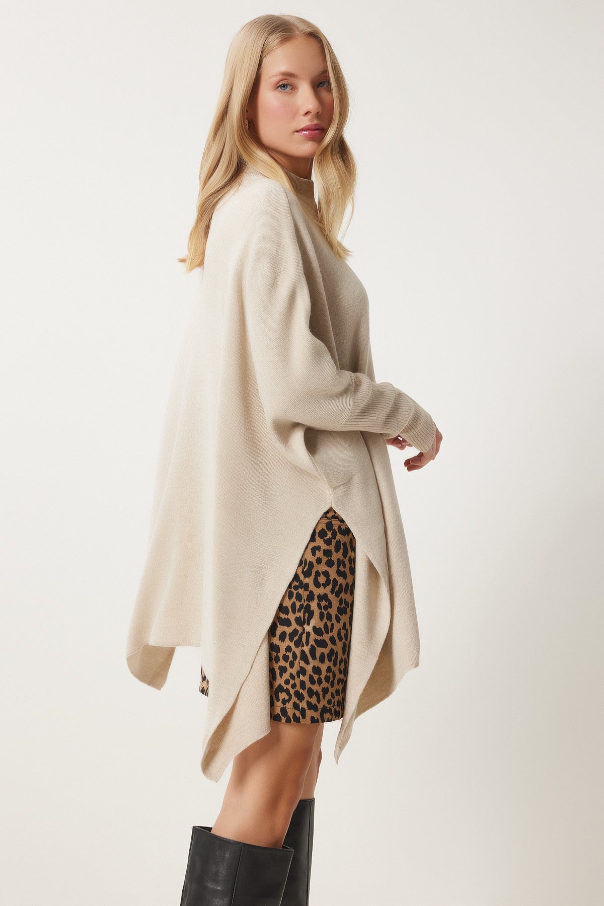 Krem Yandan Yırtmaçlı Oversize Panço Kazak YY00005