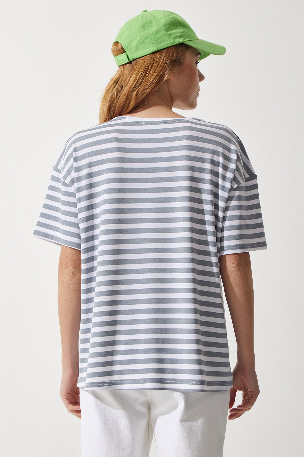 Gri Bisiklet Yaka Çizgili Oversize Örme T-Shirt EN00609