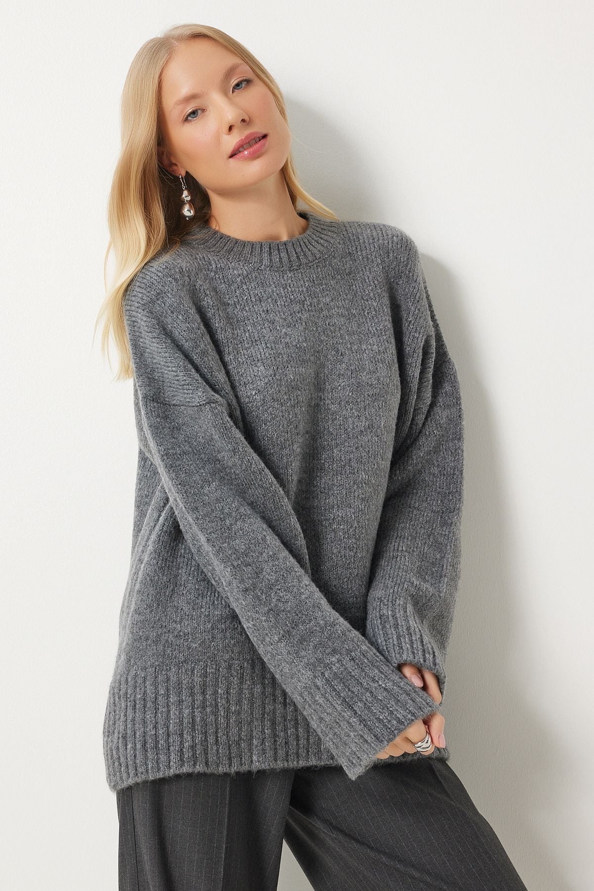 Antrasit Yumuşak Dokulu Oversize Triko Kazak PF00096