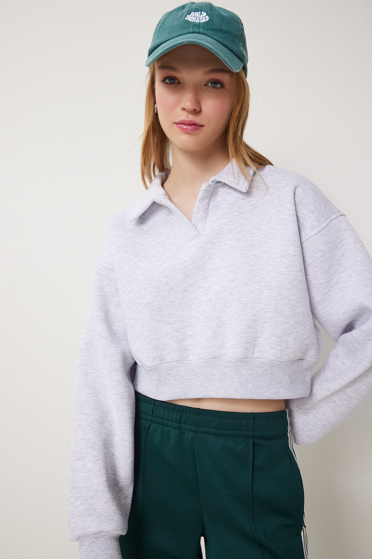 Gri Polo Yaka Şardonlu Crop Örme Sweatshirt HW00014