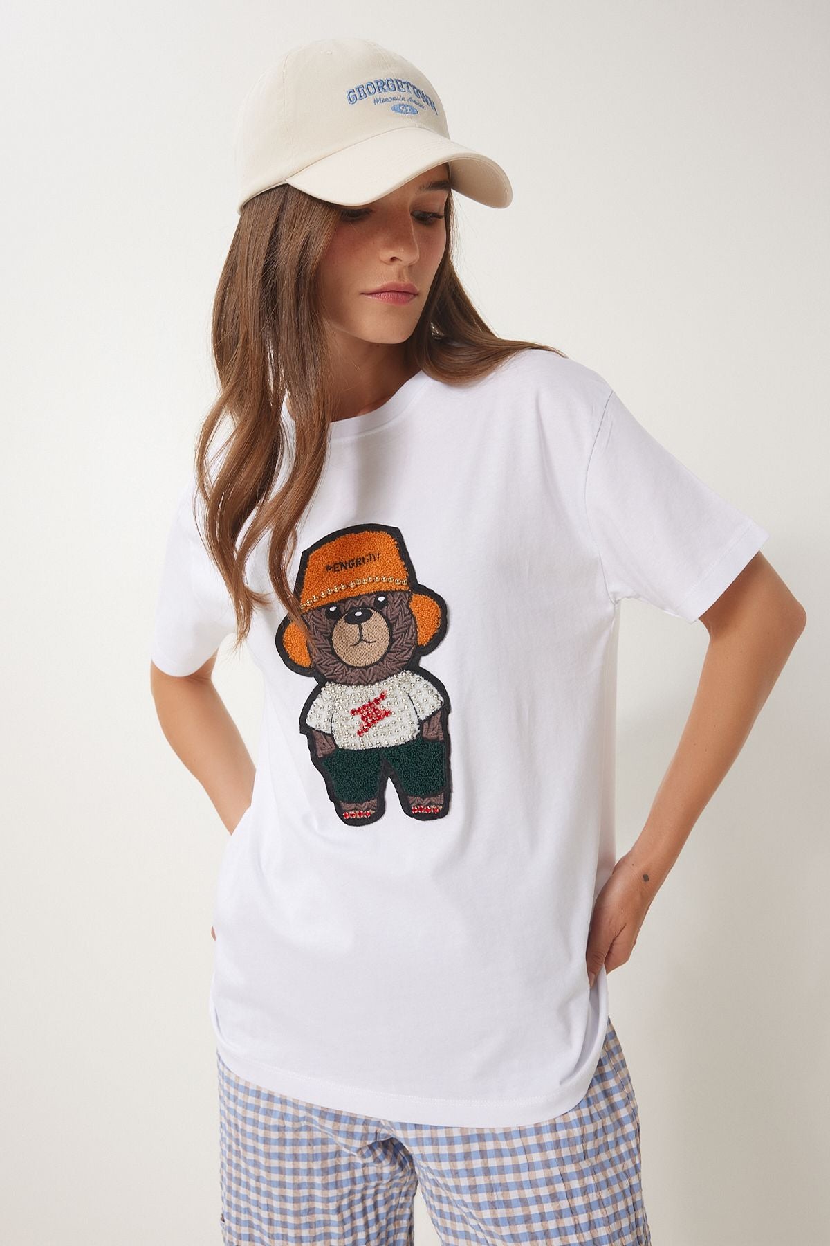Beyaz Boncuk Detaylı Ayıcık Armalı Örme T-Shirt WE00002