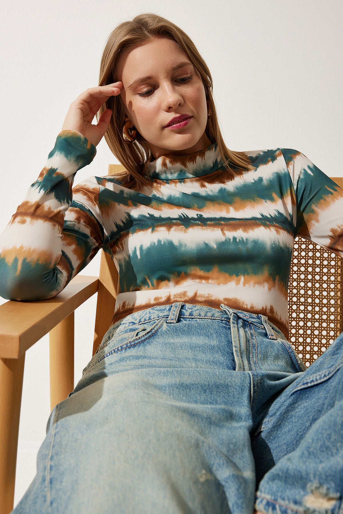 Krem Koyu Yeşil Desenli Dik Yaka Crop Örme Bluz NJ00136