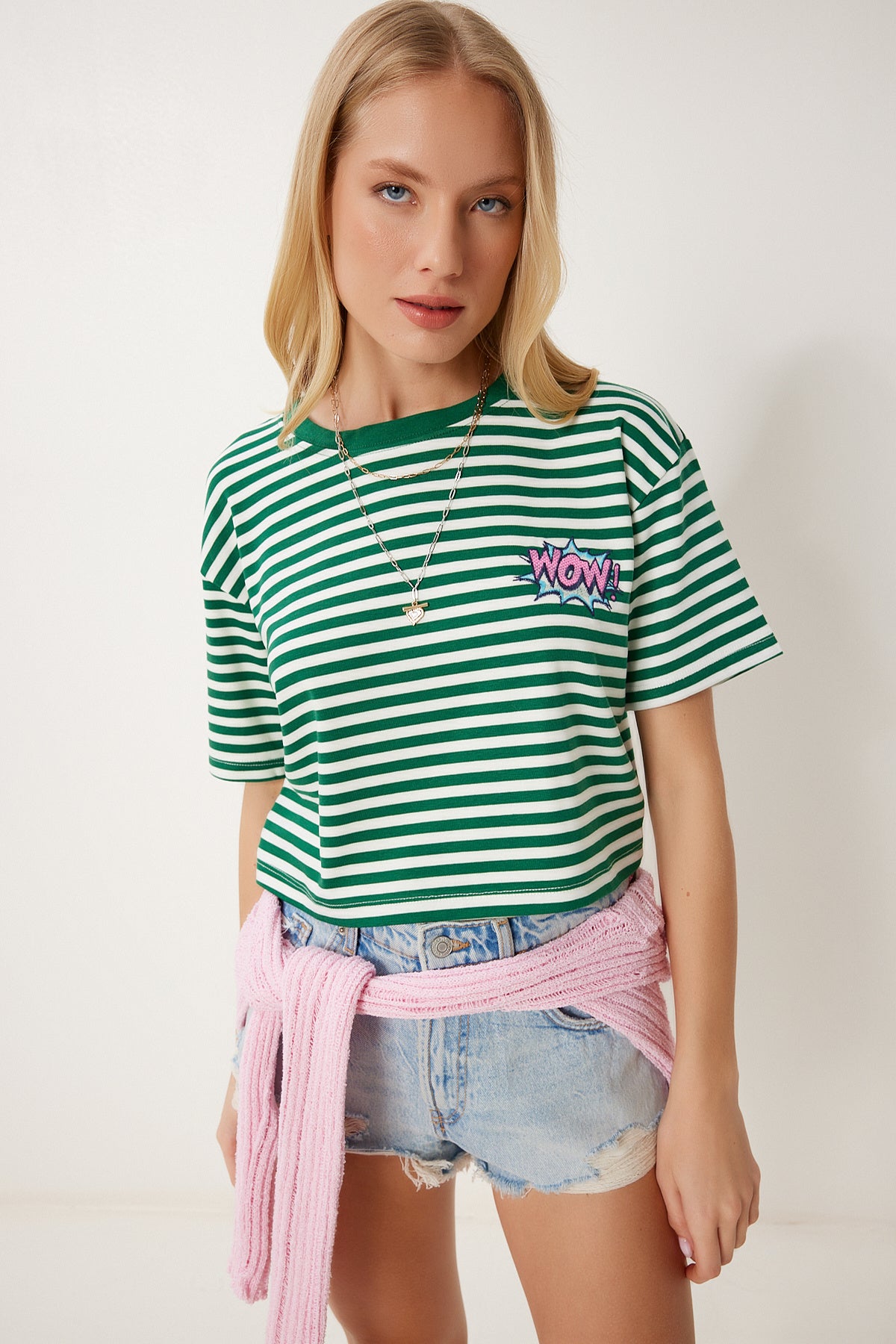 Yeşil Çizgili Nakışlı Pamuklu Crop Örme T-Shirt CR00495