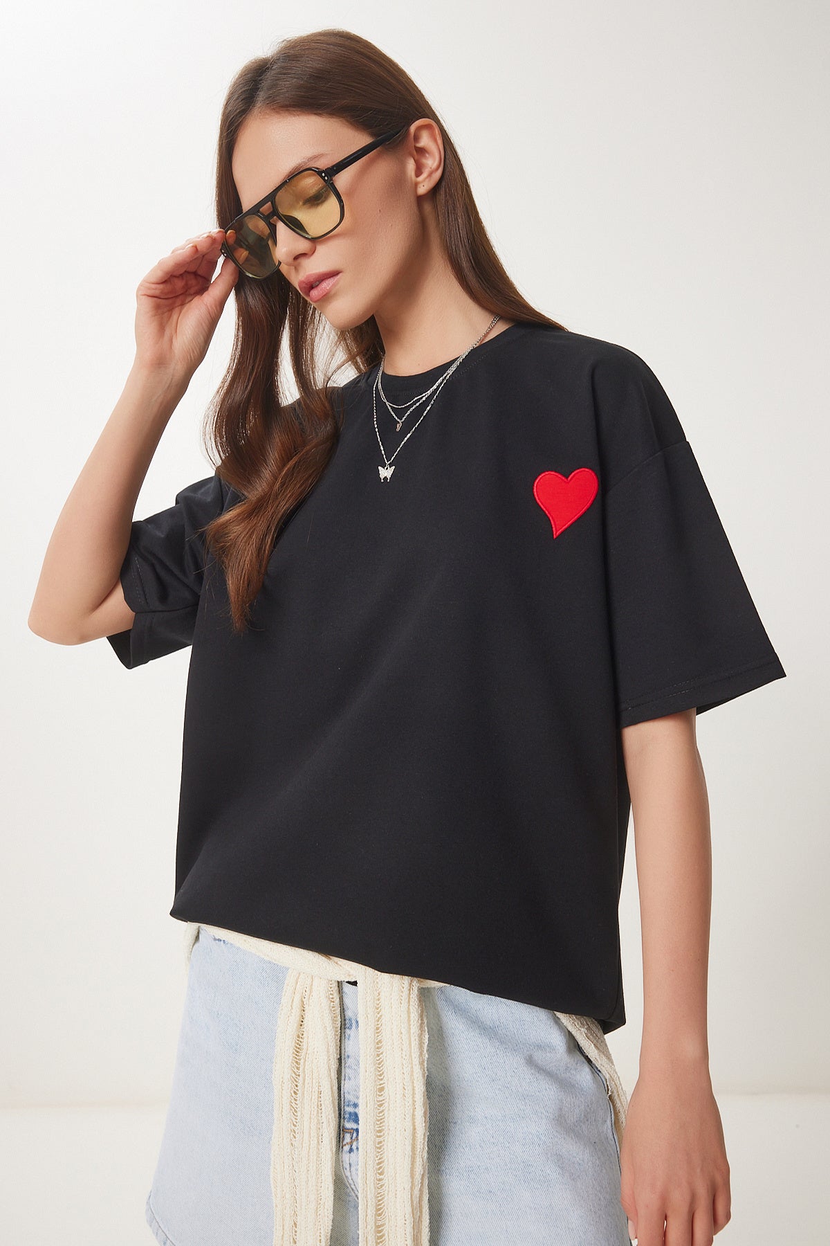 Siyah Kalp Nakışlı Örme T-Shirt ZV00299