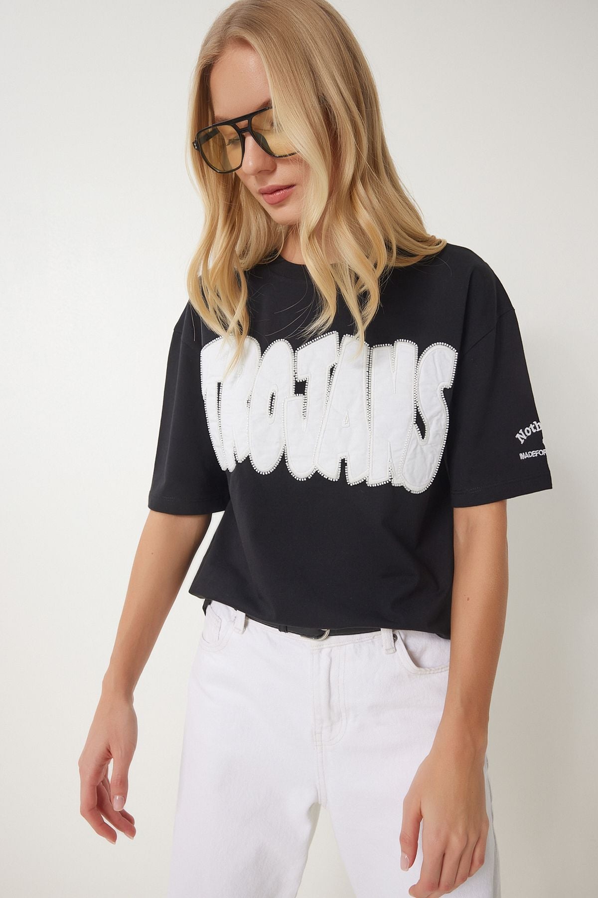 Siyah Sloganlı Boncuk İşlemeli Pamuklu T-Shirt CR00463