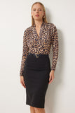 Camel Siyah Leopar Desenli Anvelop Yaka Vatkalı Çıtçıtlı Sandy Bluz ZH00040
