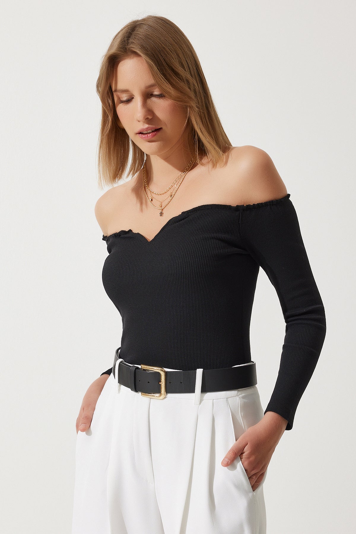 Siyah Büzgülü Yaka Crop Örme Bluz AH00105