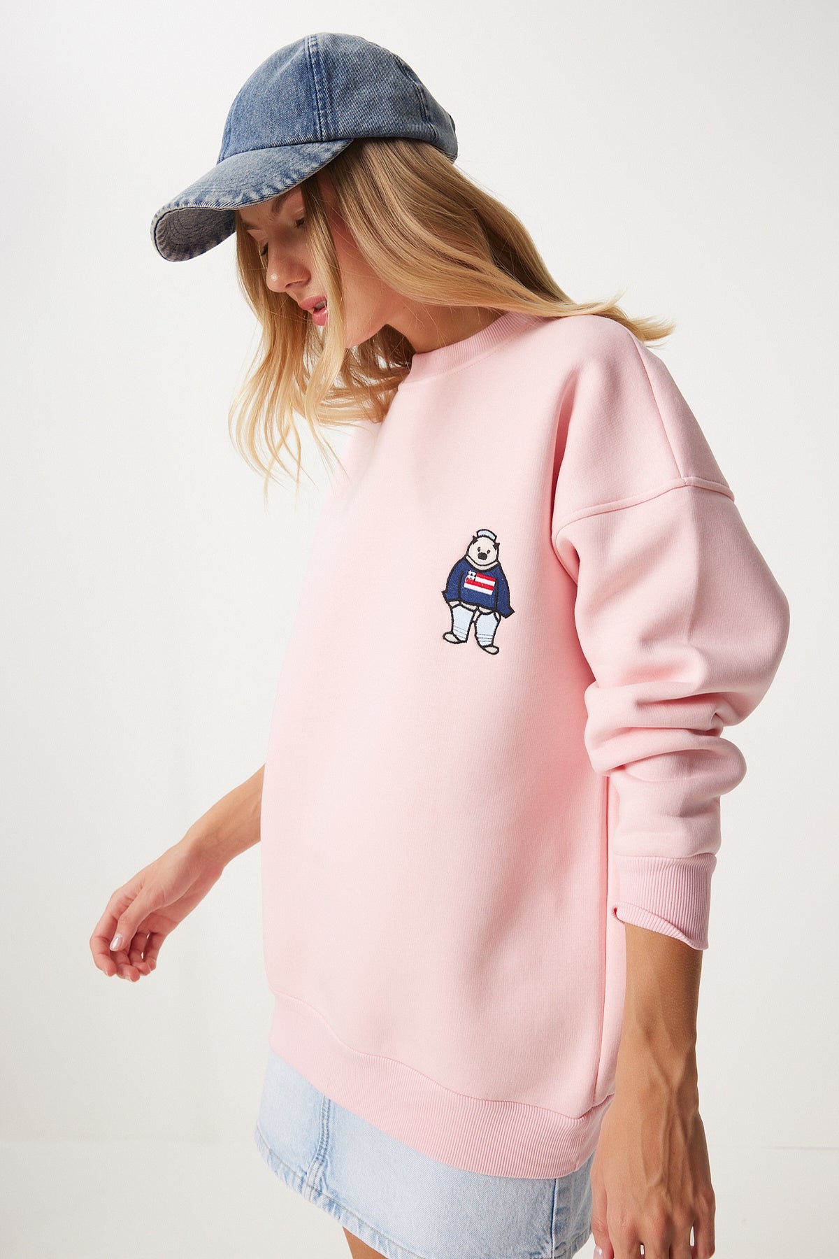 Pembe Nakışlı Armalı Şardonlu Oversize Sweatshirt NJ00160